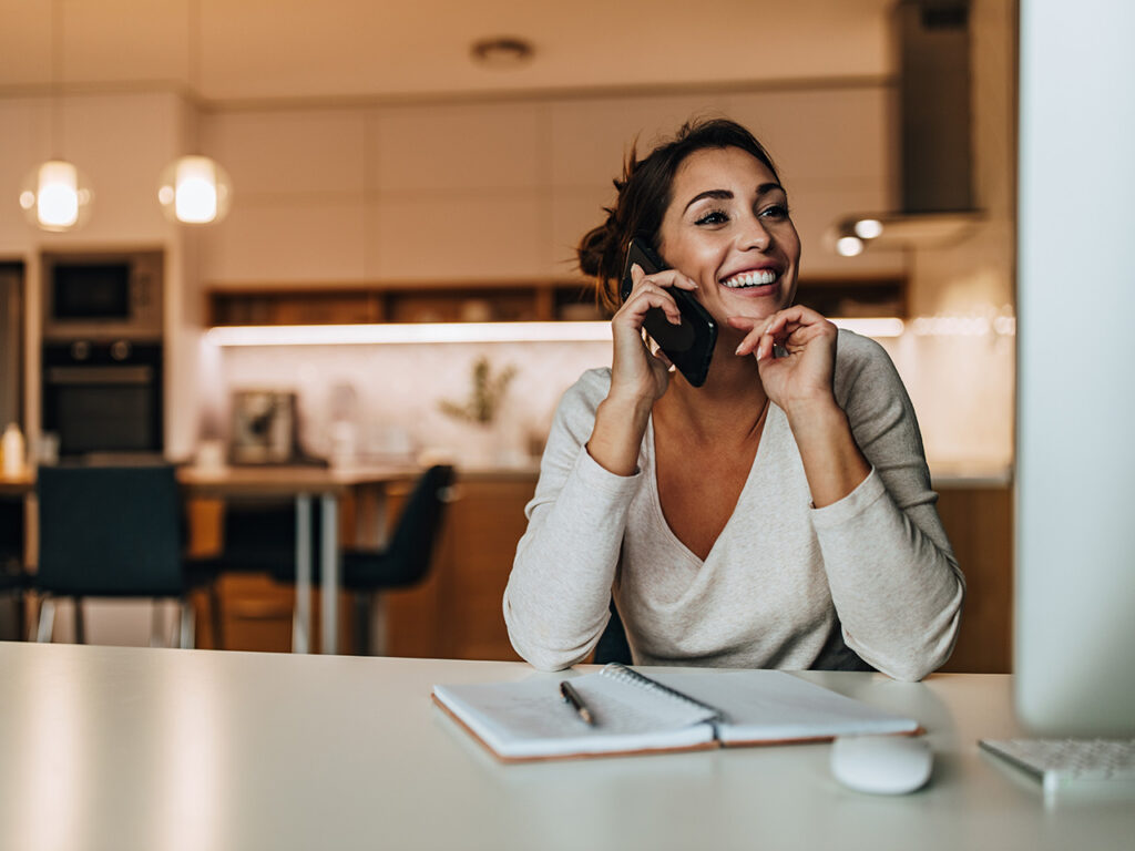Woman talking to Golf Cruiser suppor team