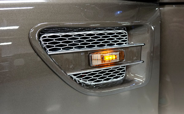 Side Air Vents with Turning Lights